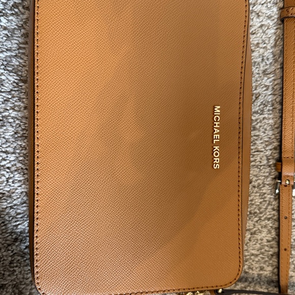 Michael Kors Jet Set Crossbody Bag - Picture 2 of 6